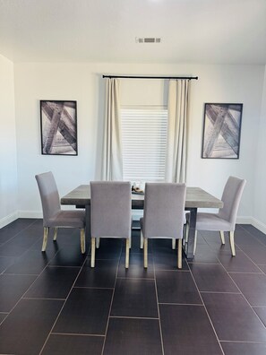 Dining - Fantastic 4-bedroom house with Garage access in Hobbs (Hobbs)