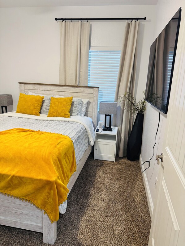 4 habitaciones, tabla de planchar con plancha, wifi y ropa de cama 