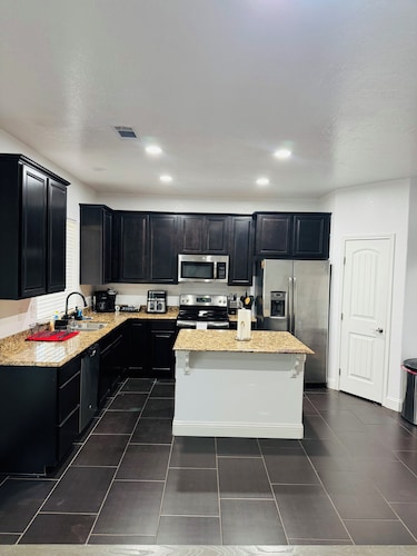 Fantastic 4-bedroom house with Garage access in Hobbs