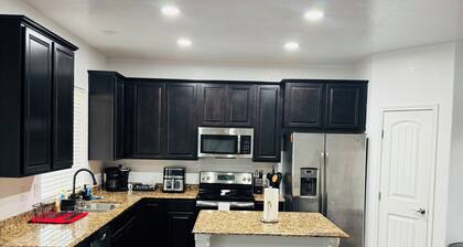 Fantastic 4-bedroom house with Garage access in Hobbs