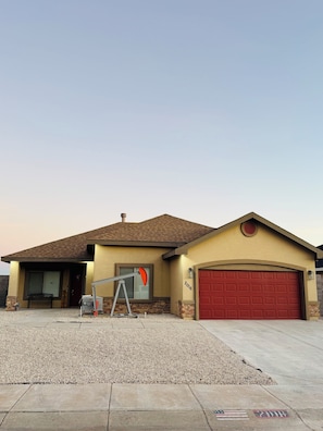 Exterior - Fantastic 4-bedroom house with Garage access in Hobbs (Hobbs)