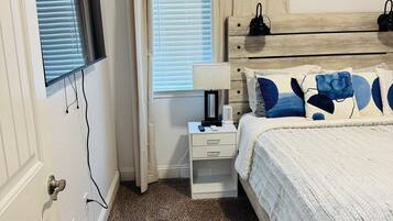 4 bedrooms, iron/ironing board, WiFi, bed sheets