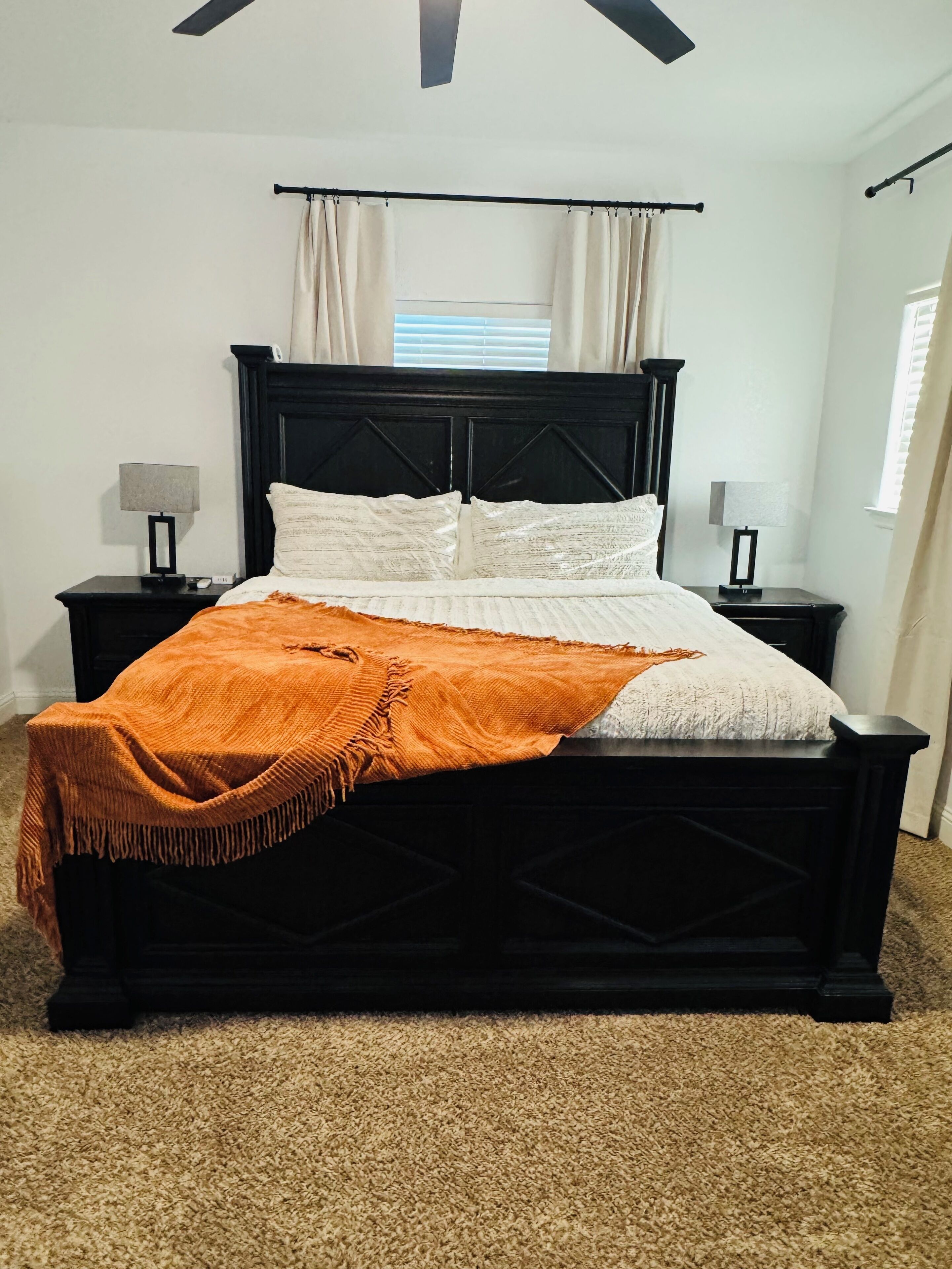 4 habitaciones, tabla de planchar con plancha, wifi y ropa de cama 