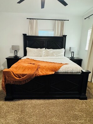 4 bedrooms, iron/ironing board, WiFi, bed sheets - Fantastic 4-bedroom house with Garage access in Hobbs (Hobbs)