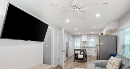 Coastal cottage with short walk to the beach and fishing pier