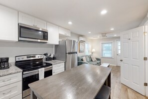 Fridge, microwave, oven, stovetop - Coastal cottage with short walk to the beach and fishing pier (Kure Beach)