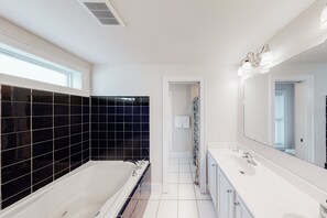 Bruser, hårtørrer, håndklæder