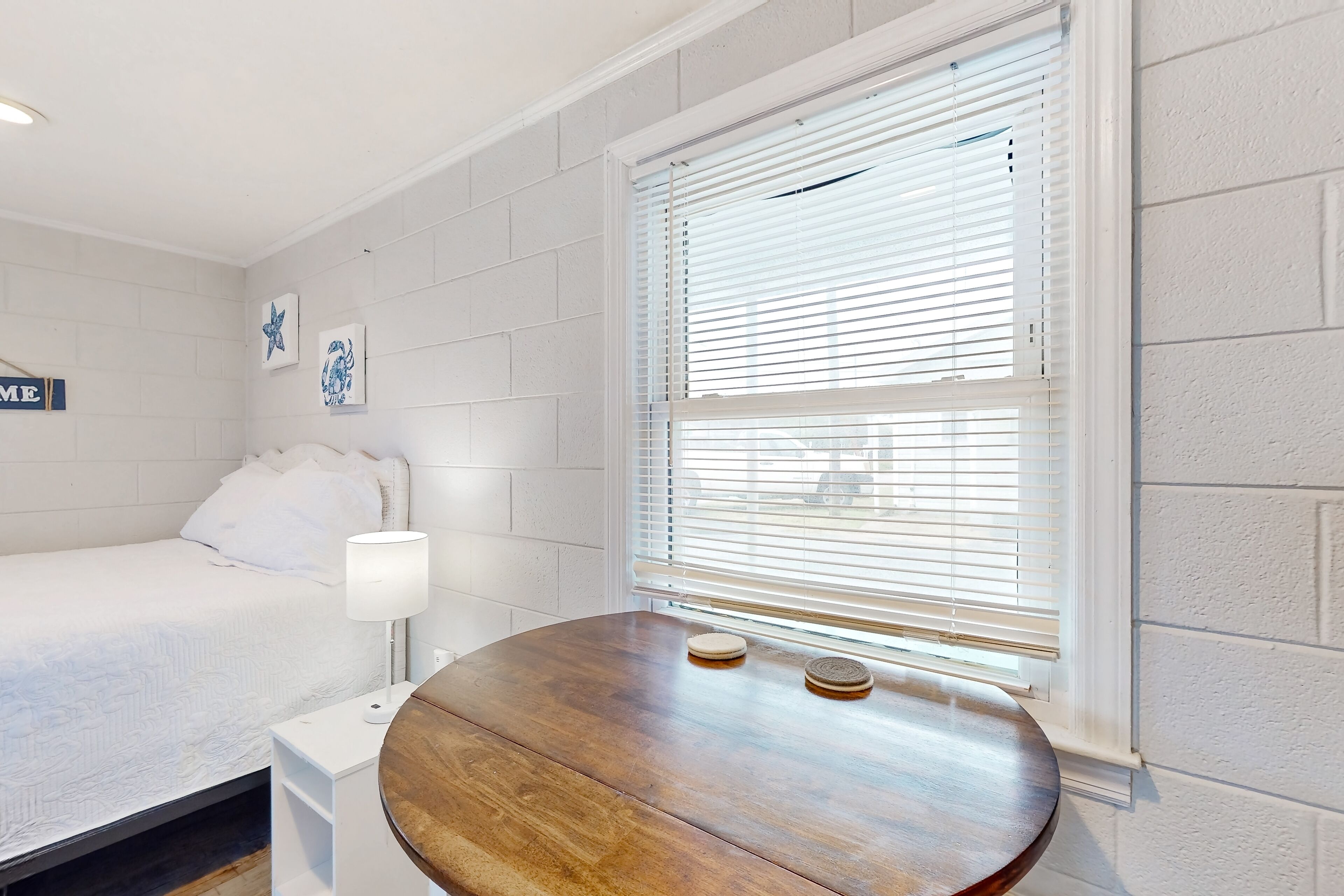 1 bedroom, internet, bed sheets