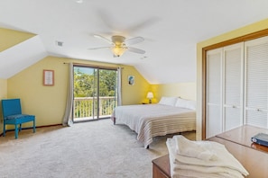 3 bedrooms, free WiFi, bed sheets - Classic home with sound & marsh views, hot tub, decks - near beaches/lighthouse (Frisco)