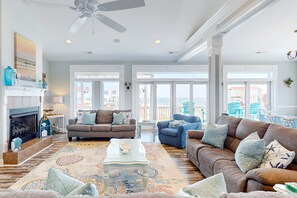 Televisio, videopelejä, DVD-soitin, kirjoja