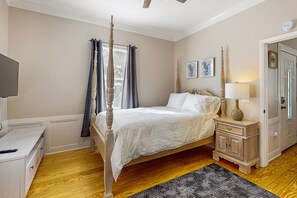 3 bedrooms, iron/ironing board, free WiFi, bed sheets