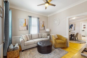 TV - Charming 3BR Home with High Speed internet, Patio and, Gas grill (Wilmington)