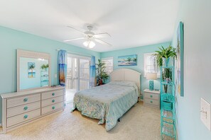 4 bedrooms, free WiFi, bed sheets - Ocean view duplex with beach access, a washer/dryer, central AC & golf nearby (North Topsail Beach)