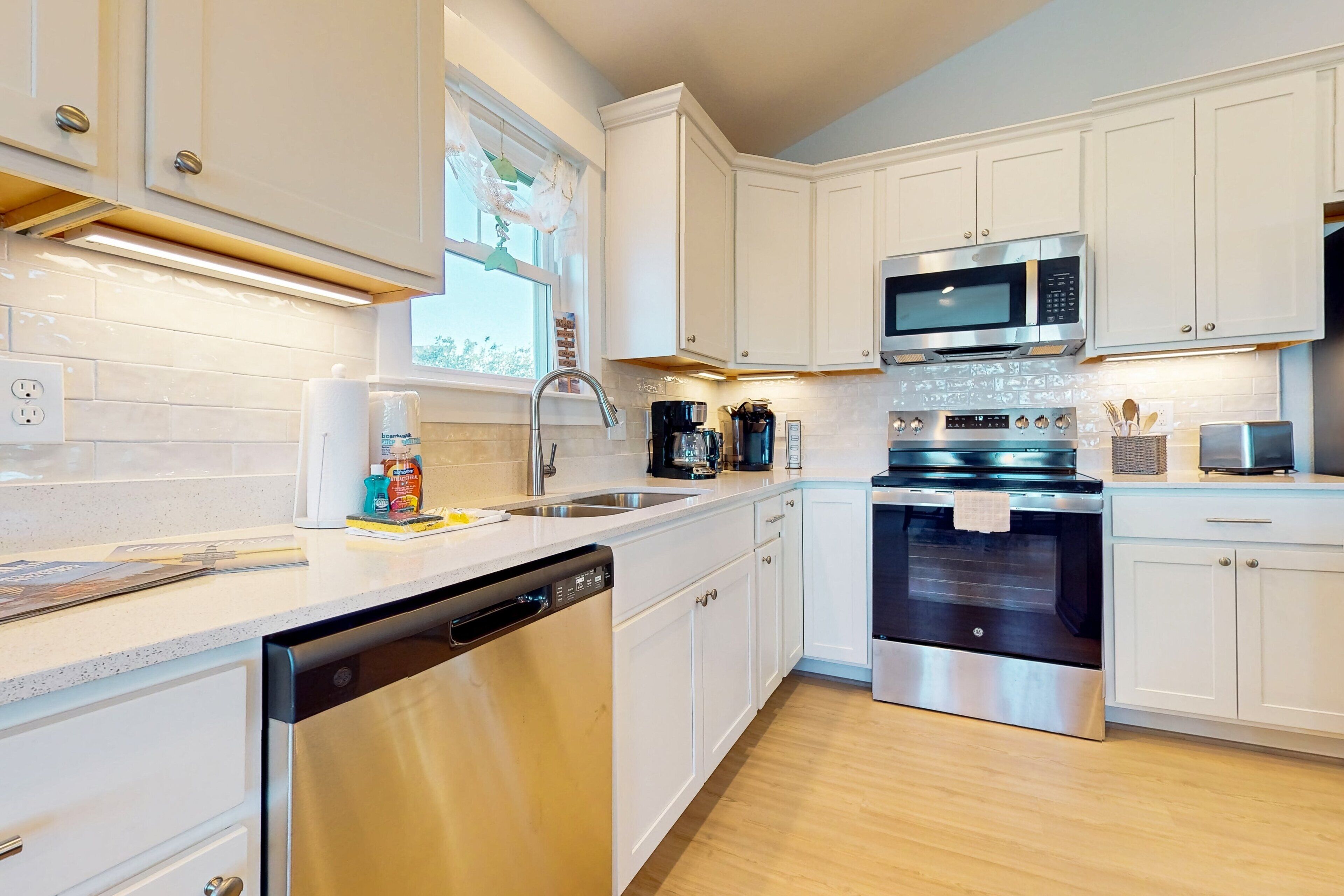 冰箱、微波炉、烤箱、炉灶