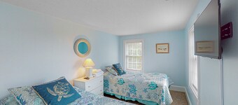 2-story home near the beach w/deck, outdoor shower, W/D, tennis, central A/C