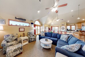 TV, peis, DVD-spiller og bordtennis