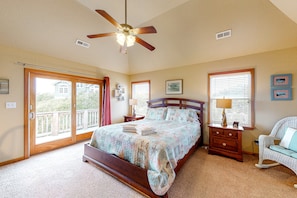 6 bedrooms, desk, free WiFi, bed sheets