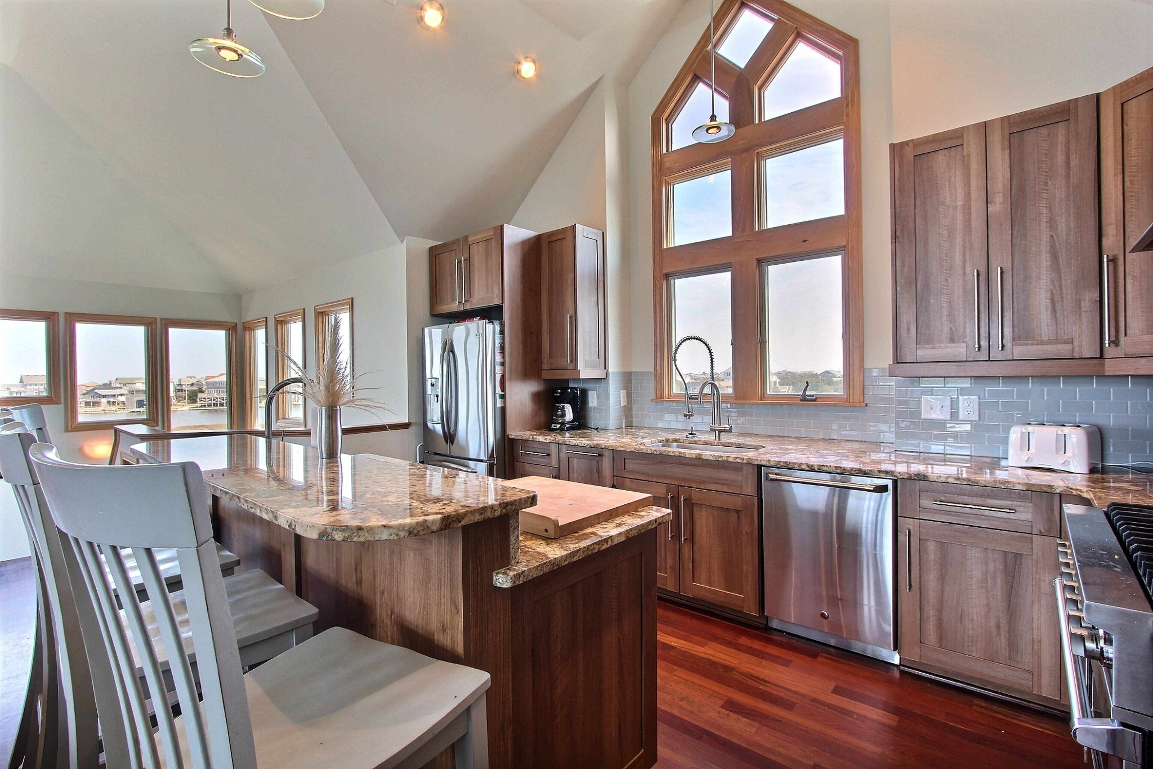 Frigorífic, microones, forn i placa de cuina 