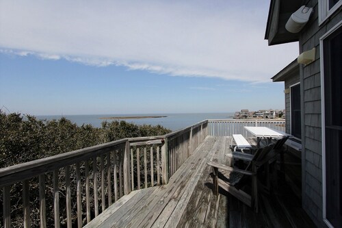 Waterfront home with private hot tub, sound view, shared pool, WiFi