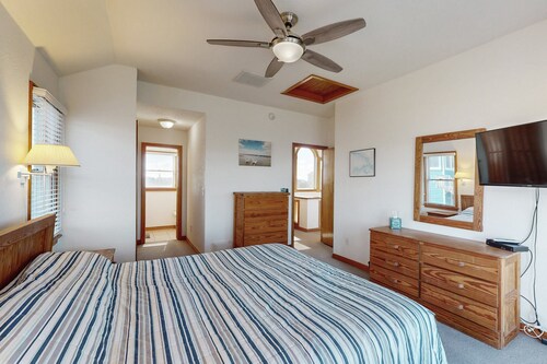 Waterfront home with private hot tub, sound access, fireplace & pool