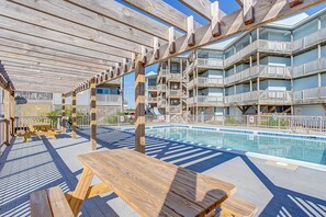 Pool - Top-floor, oceanfront condo with stunning balcony views, pool, deck, central AC (Rodanthe)