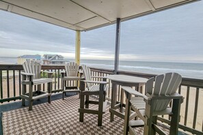 Property grounds - Top-floor, oceanfront condo with stunning balcony views, pool, deck, central AC (Rodanthe)