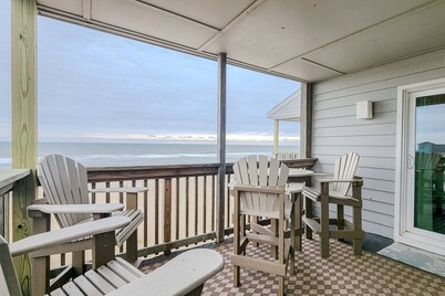 Top-floor, oceanfront condo with stunning balcony views, pool, deck, central AC