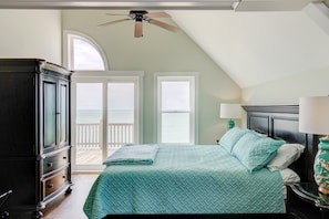 7 bedrooms, free WiFi, bed sheets - 3-story beachfront home with ocean view, elevator, beach access, private hot tub (North Topsail Beach)