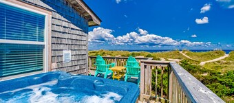 Carolina House 80: Oceanfront, private hot tub & great views