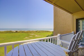 A balcony with a view of the beach and ocean. - Topsail Dunes condo with beautiful ocean view - beach access & beachfront pool (North Topsail Beach)