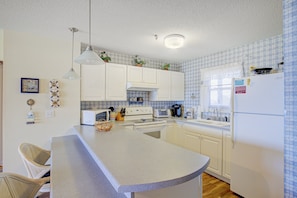 Coffee/tea maker, fridge, microwave, oven