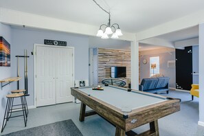 Games room - 3 bedroom home with a game room, washer/dryer, central AC & golf nearby (North Topsail Beach)