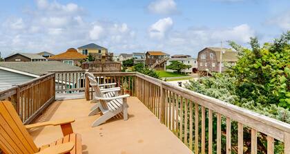 Pelican's Roost 467: Semi-oceanfront, dog-friendly, outdoor pool/tennis