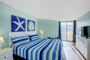 2 bedrooms, free WiFi, bed sheets - St. Regis beachfront condo with ocean & pool-view balcony, gym & sauna (North Topsail Beach)