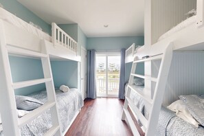 10 bedrooms, iron/ironing board, free WiFi, bed sheets