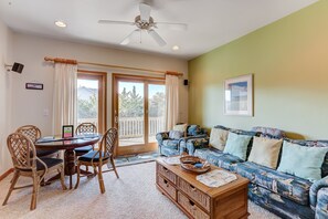 TV, DVD player, books - Beautiful Hatteras Island home with private pool and hot tub in exclusive Kinnakeet Shores community (Avon)