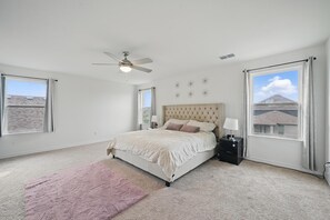 3 makuuhuonetta, silitysrauta/-lauta, Wi-Fi, vuodevaatteet