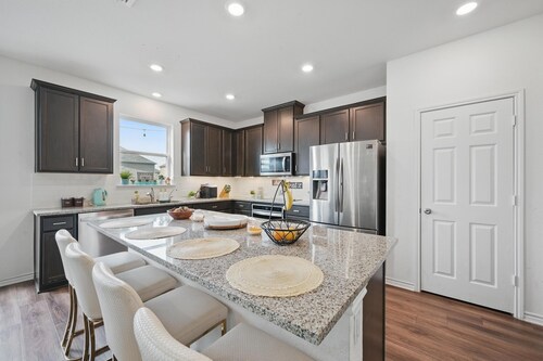 Prosper 3BR+Office - Huge Yard- sleep 8