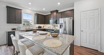 Prosper 3BR+Office - Huge Yard- sleep 8