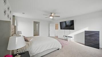 3 slaapkamers, een strijkplank/strijkijzer, wifi, beddengoed