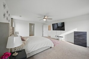 3 slaapkamers, een strijkplank/strijkijzer, wifi, beddengoed