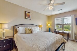 3 bedrooms, desk, Internet, bed sheets
