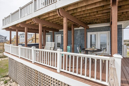Oceanfront home with beach access, pool, hot tub, central AC, & washer/dryer