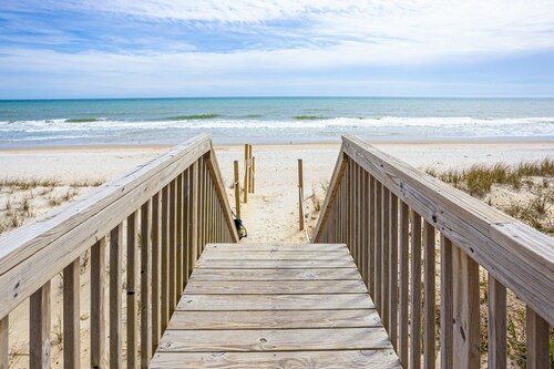 Oceanfront home with beach access, pool, hot tub, central AC, & washer/dryer