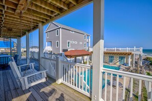 Pool - Luxe ocean-view beach estate - amazing views, private pool, hot tub & elevator (North Topsail Beach)