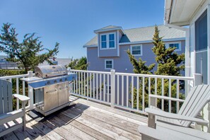 Terrace/patio - Sea Tower 113: Near beach with private hot tub & shared pool (Avon)