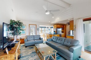 TV - Sea Tower 113: Near beach with private hot tub & shared pool (Avon)