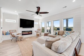 Smart-TV, peis og stereoanlegg