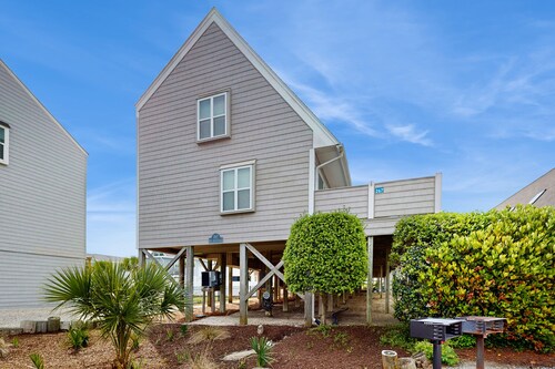 Starboard #16C: Across from beach, pool, deck