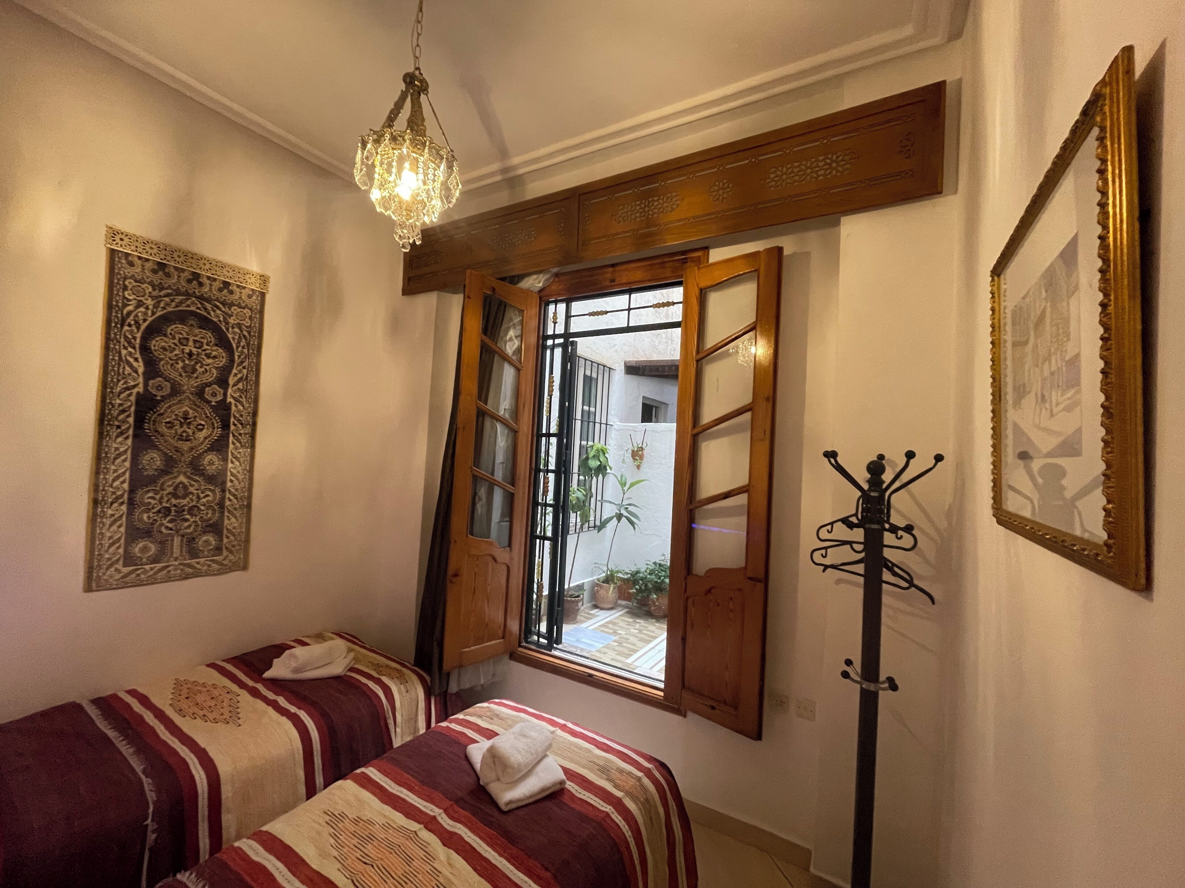 Perhehuoneisto, patio | Silitysrauta/-lauta, ilmainen Wi-Fi